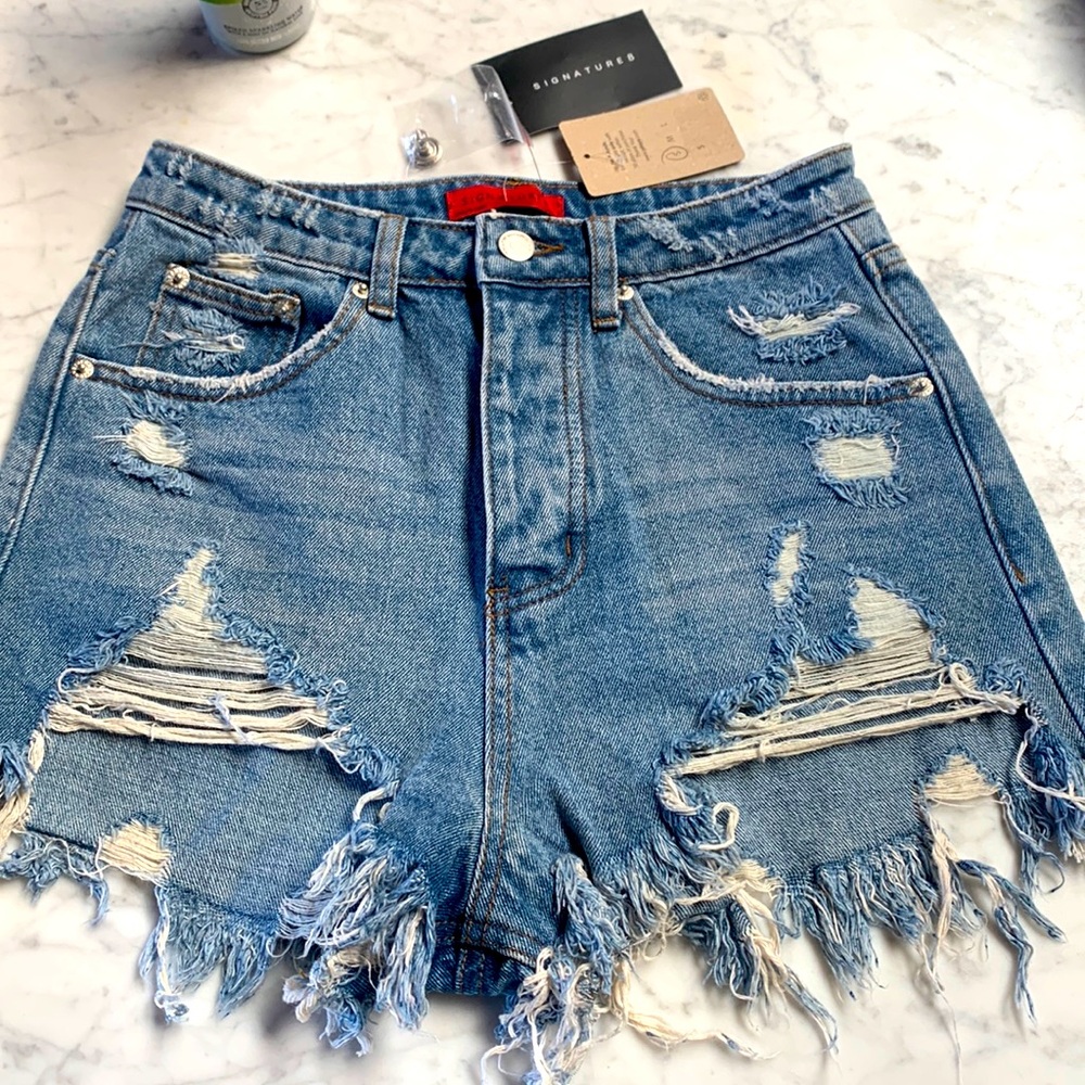 Signature8 denim blue jean shorts size small high rise. High waisted. 26 waist.2